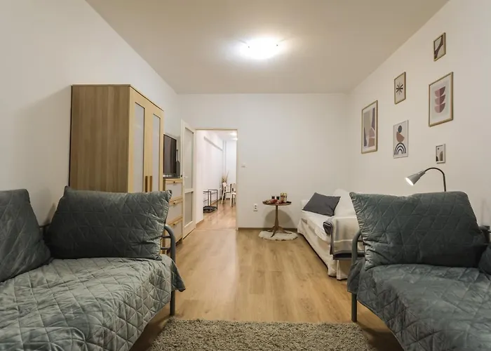 Flexihome Sk - Zborovska - Garage Parking With Electricity - 2 Bedrooms