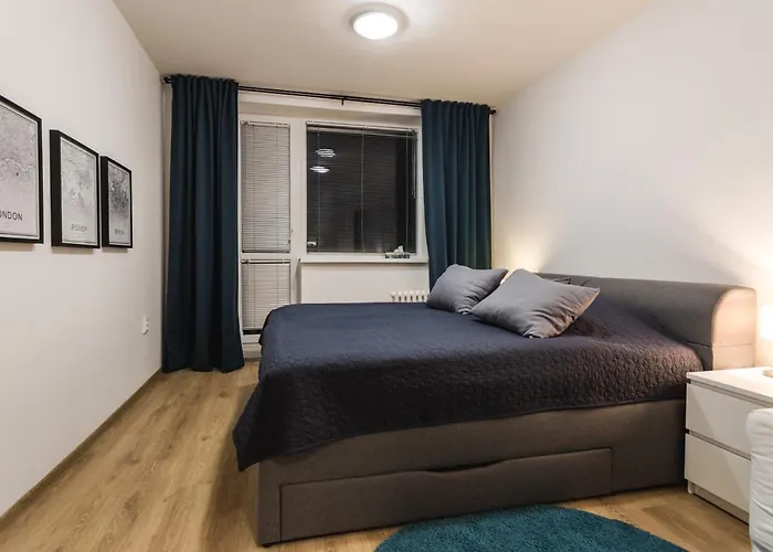 Flexihome Sk - Zborovska - Garage Parking With Electricity - 2 Bedrooms