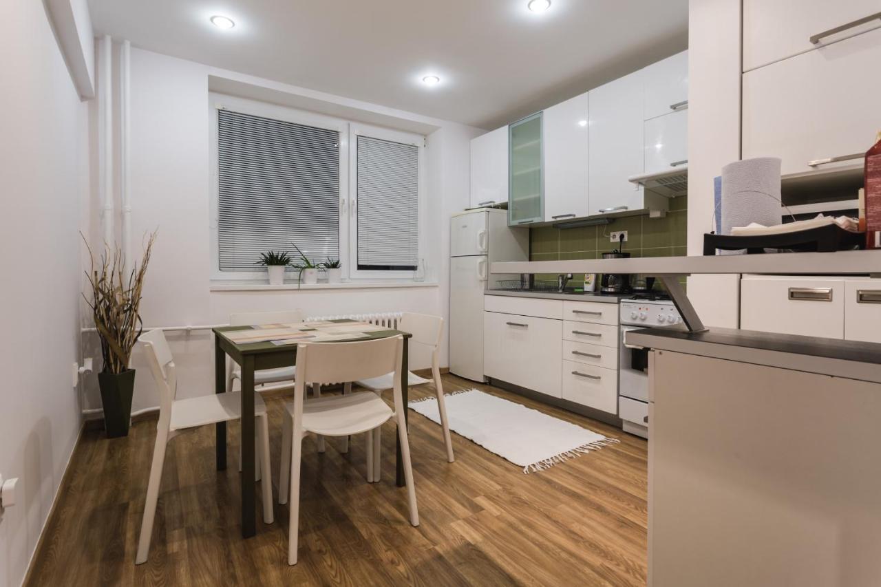 Flexihome Sk - Zborovska - Garage Parking With Electricity - 2 Bedrooms *